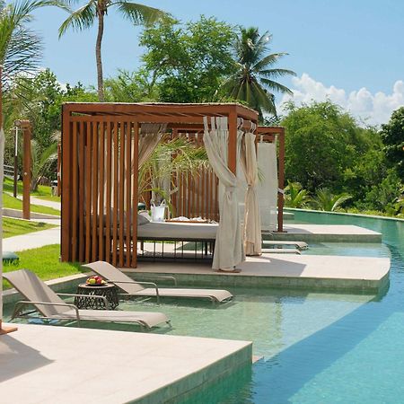 ホテル デヴィレ プライム サルバドール エクステリア 写真 The swimming pool at the resort