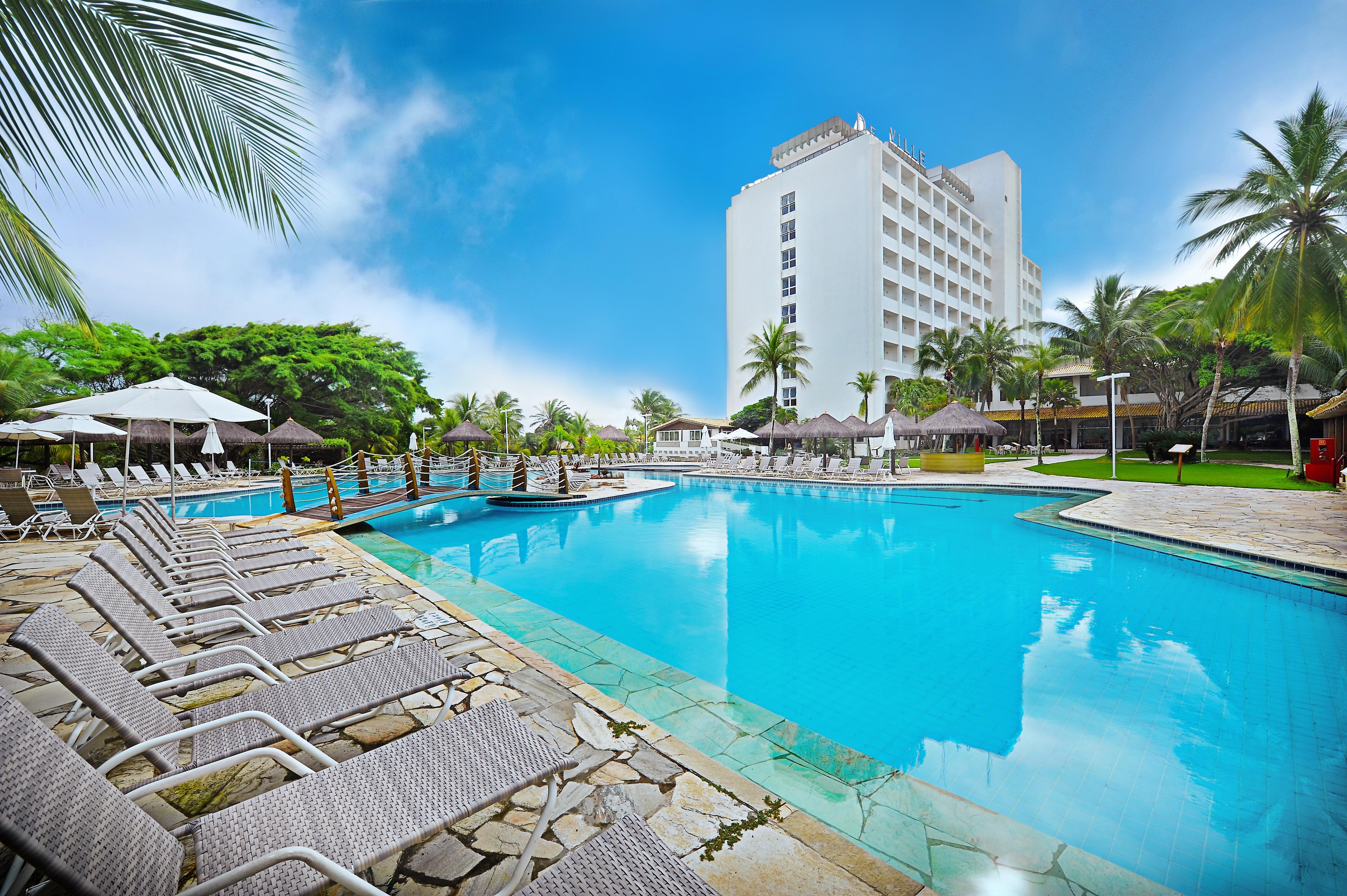 ホテル デヴィレ プライム サルバドール エクステリア 写真 The pool at the hotel
