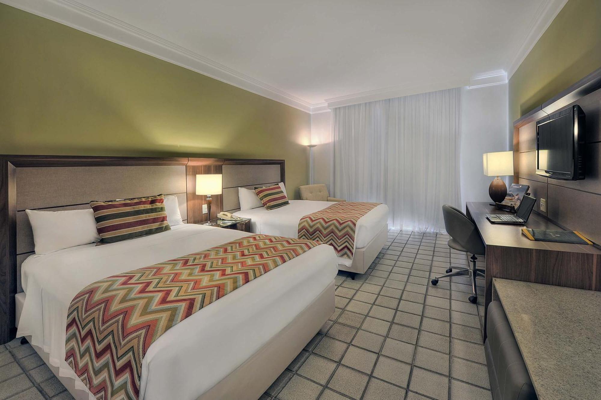 ホテル デヴィレ プライム サルバドール エクステリア 写真 A room at the Hilton San Francisco Airport