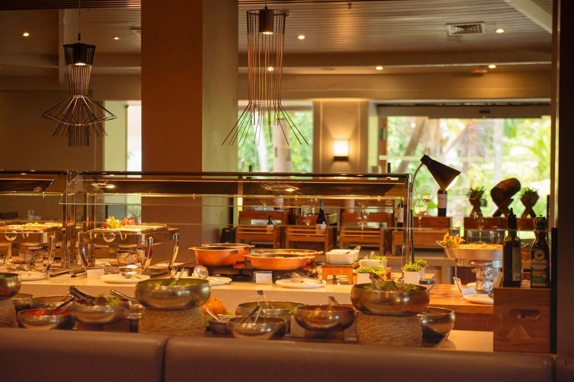 ホテル デヴィレ プライム サルバドール エクステリア 写真 A buffet at a restaurant