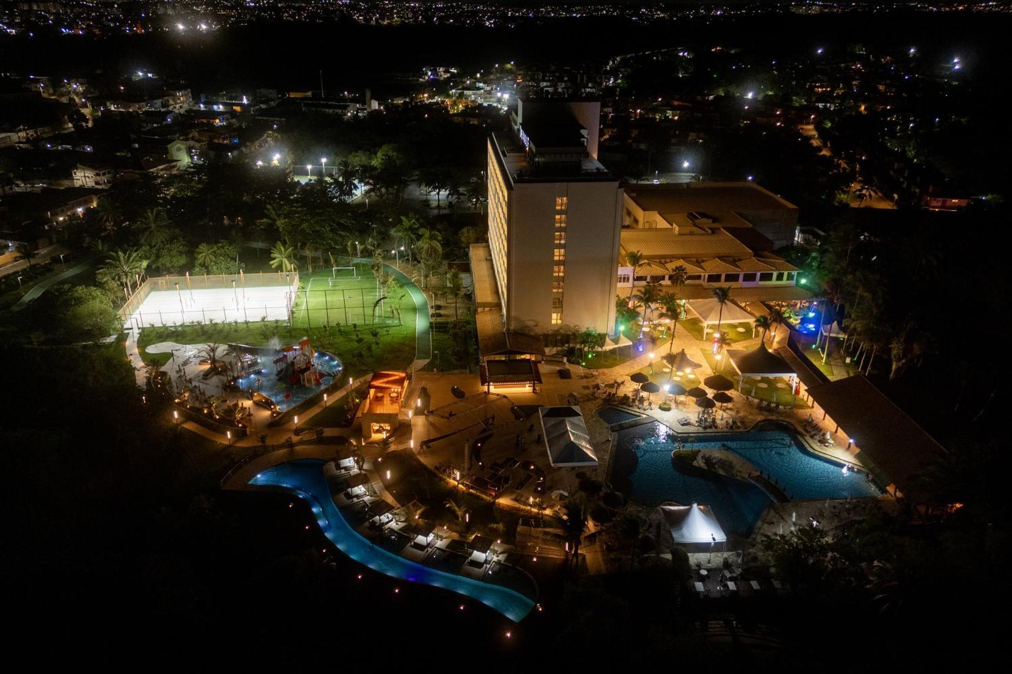 ホテル デヴィレ プライム サルバドール エクステリア 写真 Aerial view of the hotel at night
