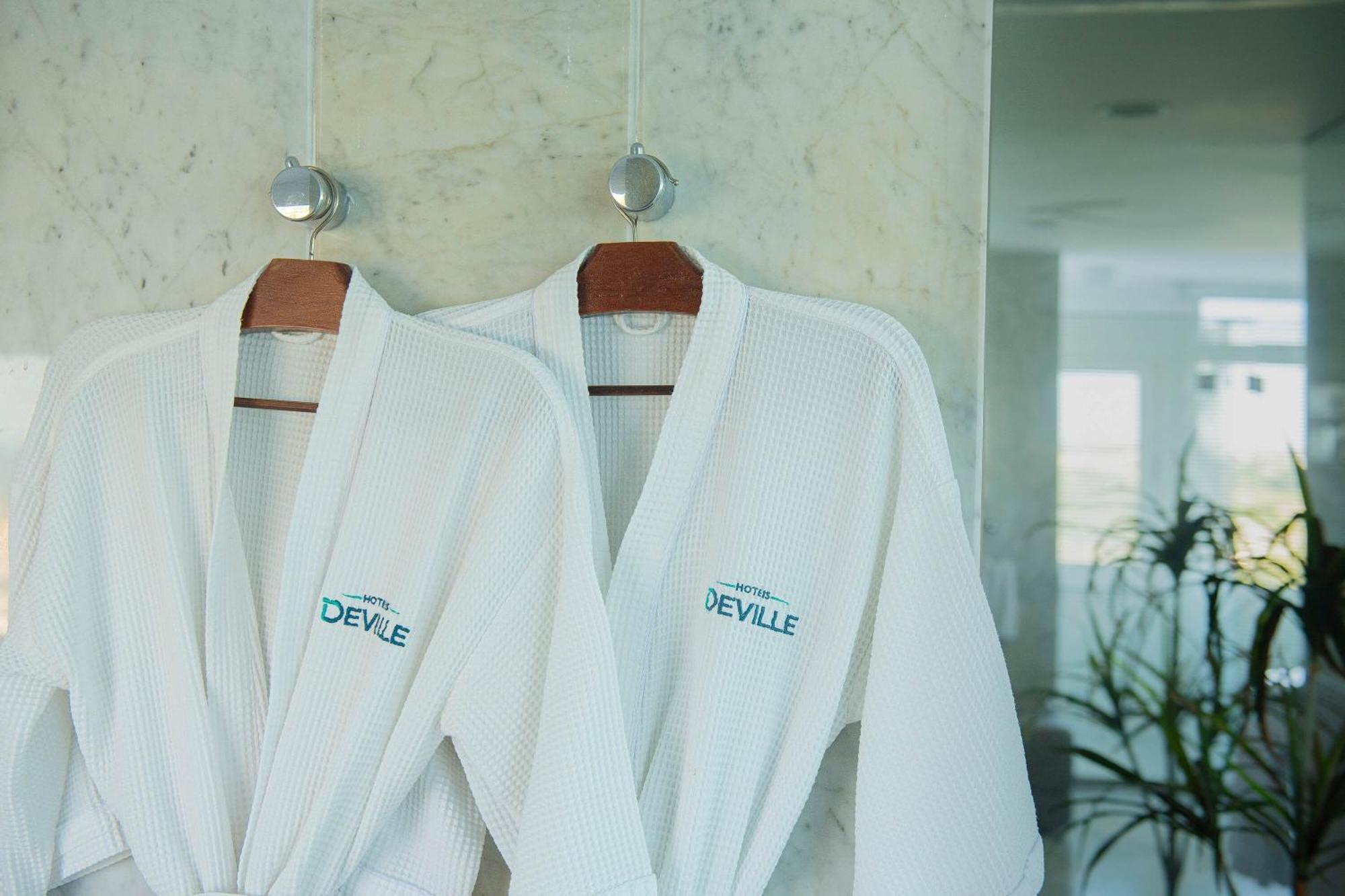 ホテル デヴィレ プライム サルバドール エクステリア 写真 Two bathrobes