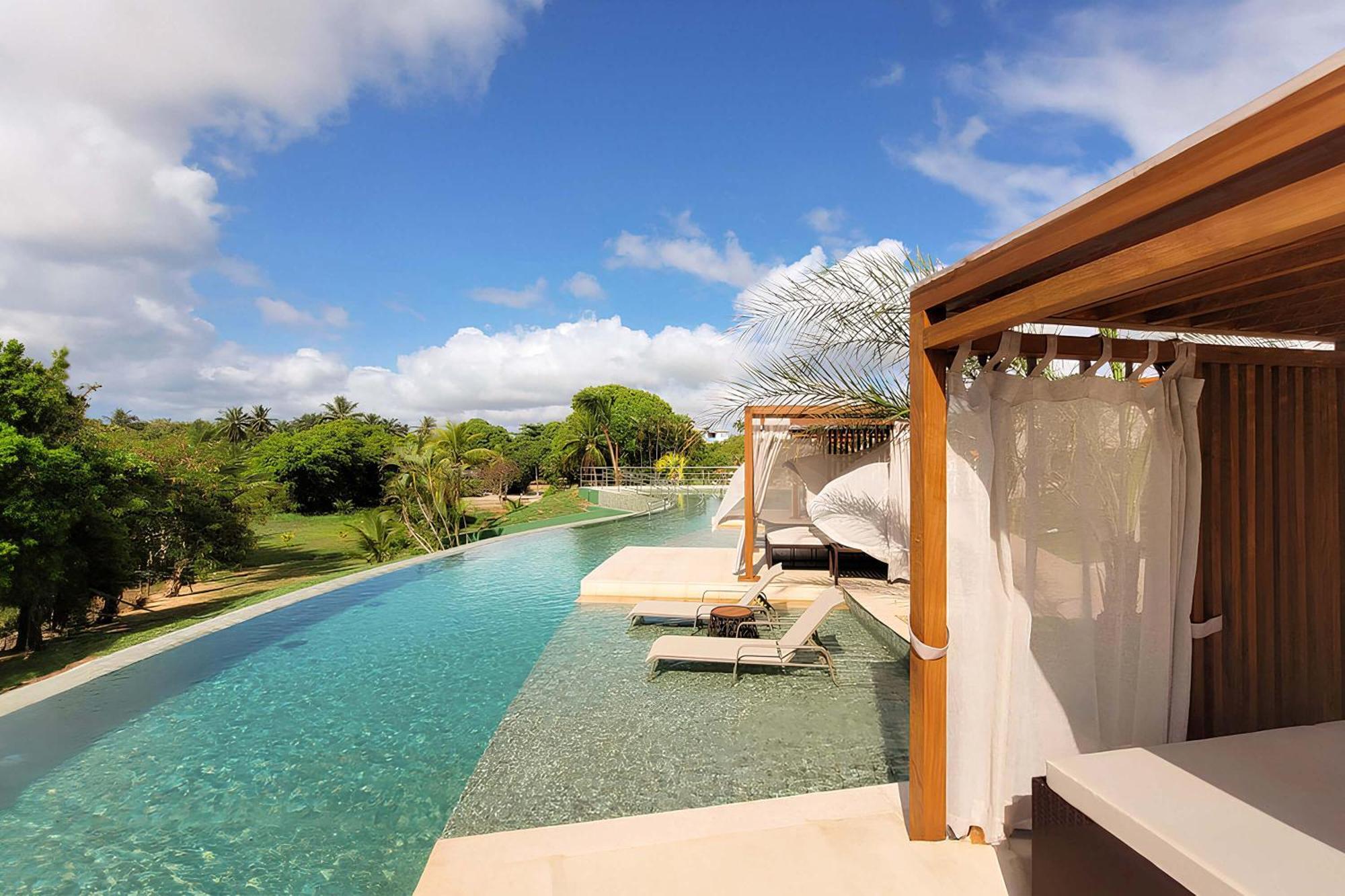 ホテル デヴィレ プライム サルバドール エクステリア 写真 The swimming pool at the hotel