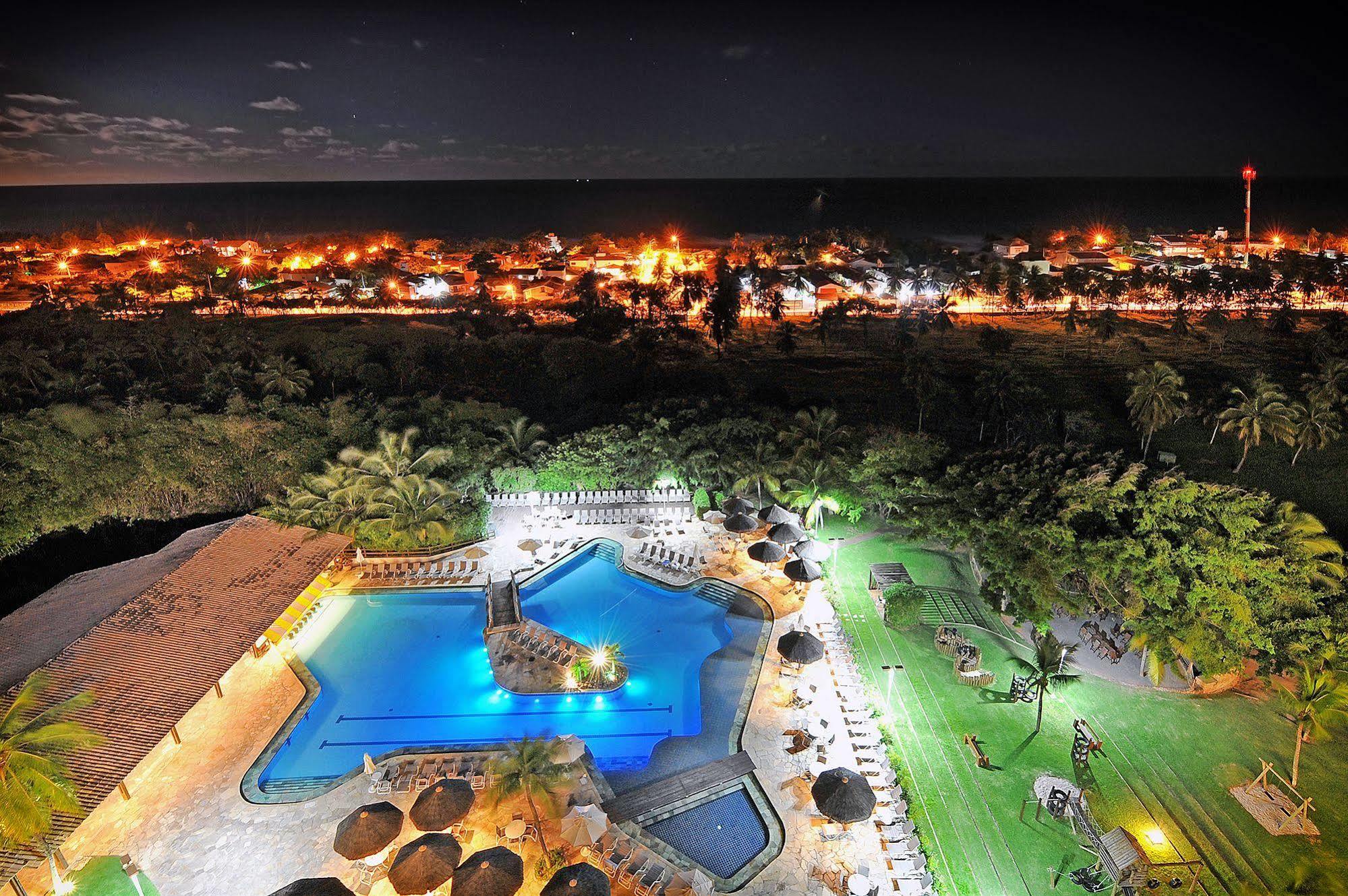 ホテル デヴィレ プライム サルバドール エクステリア 写真 Aerial view of the resort at night